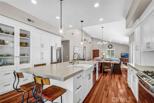 1 Deerwood W, Irvine CA: https://media.crmls.org/medias/250ca4c0-90c8-4364-abde-bba4c1dc385c.jpg