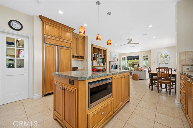 334 Locust Street, Laguna Beach CA: https://media.crmls.org/medias/250caf9e-14aa-49e3-88da-43f7f48aa49a.jpg