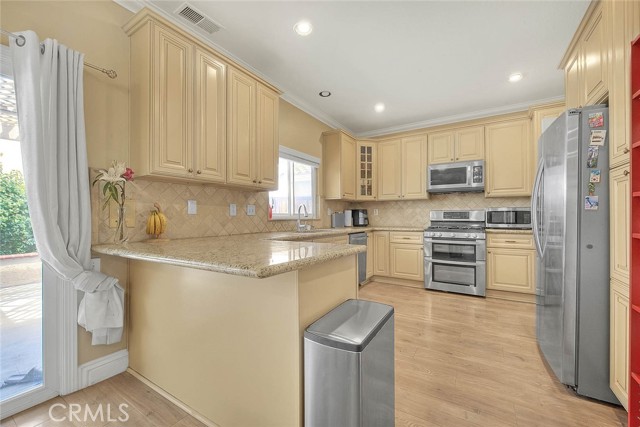 Image 18 of 52 For 10644 Claridge Place