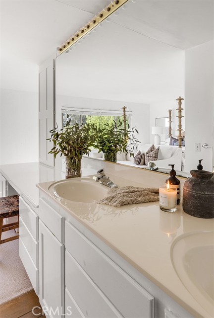 564 Seaward Road, Corona del Mar CA: https://media.crmls.org/medias/250fd229-42d7-4804-84d9-db8a335153dd.jpg
