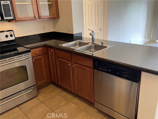 Detail Gallery Image 16 of 56 For 1965 Las Colinas Cir #308,  Corona,  CA 92879 - 2 Beds | 2 Baths