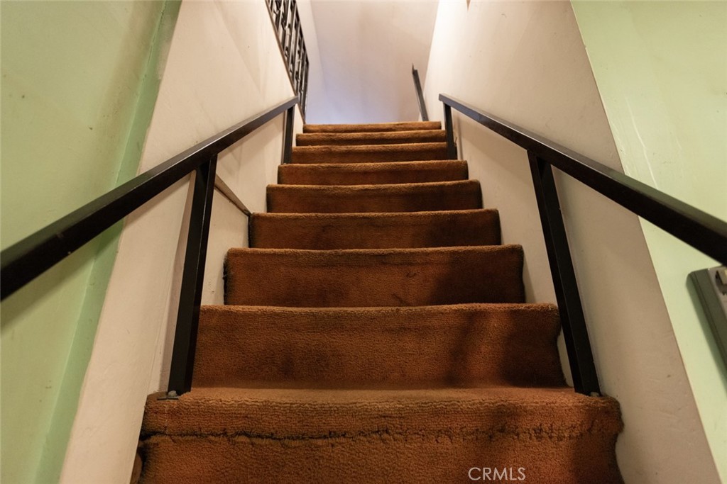 https://media.crmls.org/medias/25102e40-a95d-49bf-a584-8434ecba71a7.jpg?preset=X-Large