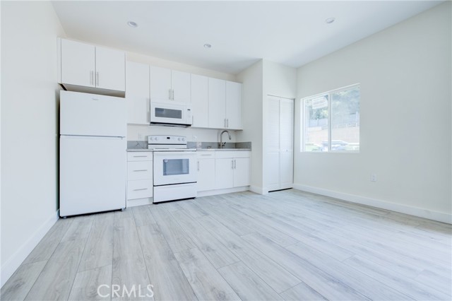 Detail Gallery Image 14 of 23 For 2947 West Blvd #1,  Los Angeles,  CA 90016 - 3 Beds | 2 Baths