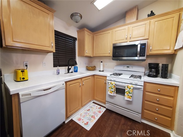 29021 Bouquet Canyon Road, Saugus CA: https://media.crmls.org/medias/251166a8-0f21-4b2d-a41d-5f1717c54348.jpg