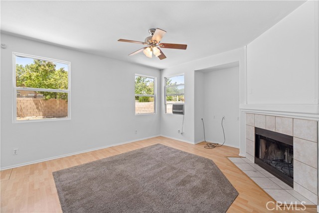 Detail Gallery Image 4 of 29 For 39221 Chantilly Ln, Palmdale,  CA 93551 - 5 Beds | 4 Baths