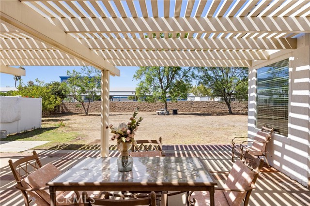 1049 2nd Street, Norco CA: https://media.crmls.org/medias/251198de-7bb5-43fe-8d92-00ffea5467f6.jpg