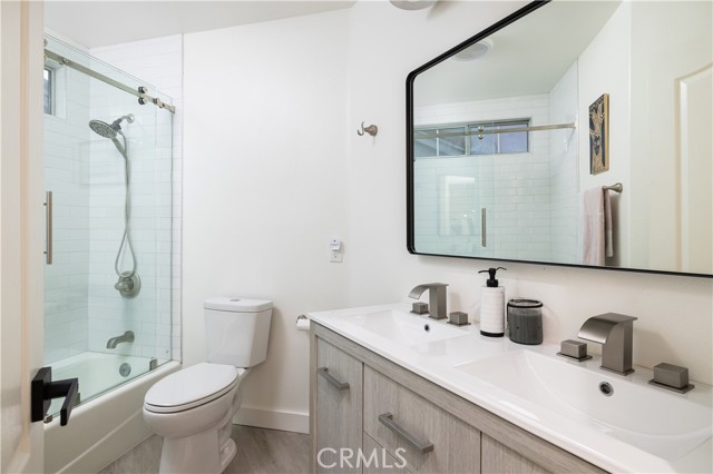 2295 La Playa N Drive, Costa Mesa CA: https://media.crmls.org/medias/2511ba80-602b-47b0-9d11-4ec2baac7881.jpg