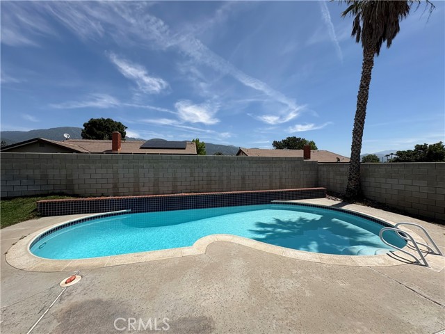 Detail Gallery Image 5 of 6 For 2370 La Salle Ave, San Bernardino,  CA 92407 - 3 Beds | 2 Baths