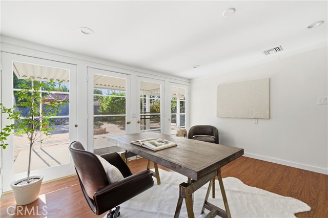 Detail Gallery Image 17 of 34 For 18638 Malden, Northridge,  CA 91324 - 4 Beds | 2 Baths