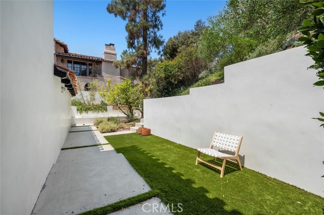 Drew Fenton | 17433 Camino De Yatasto Pacific Palisades CA | MLS: 7355290