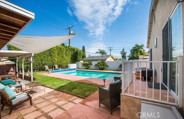 Detail Gallery Image 21 of 33 For 17827 Burbank Bld, Encino,  CA 91316 - 3 Beds | 2 Baths