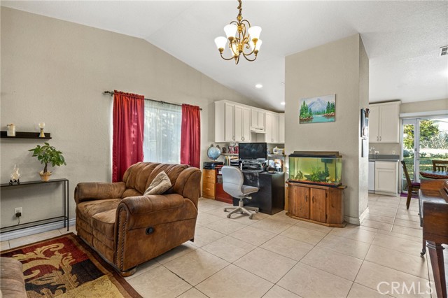 Detail Gallery Image 7 of 33 For 591 E Franklin Ave, Pomona,  CA 91766 - 3 Beds | 2 Baths