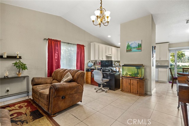 Detail Gallery Image 7 of 33 For 591 E Franklin Ave, Pomona,  CA 91766 - 3 Beds | 2 Baths