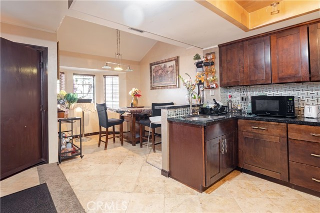 Detail Gallery Image 2 of 16 For 15024 Nordhoff #5,  North Hills,  CA 91343 - 3 Beds | 3 Baths