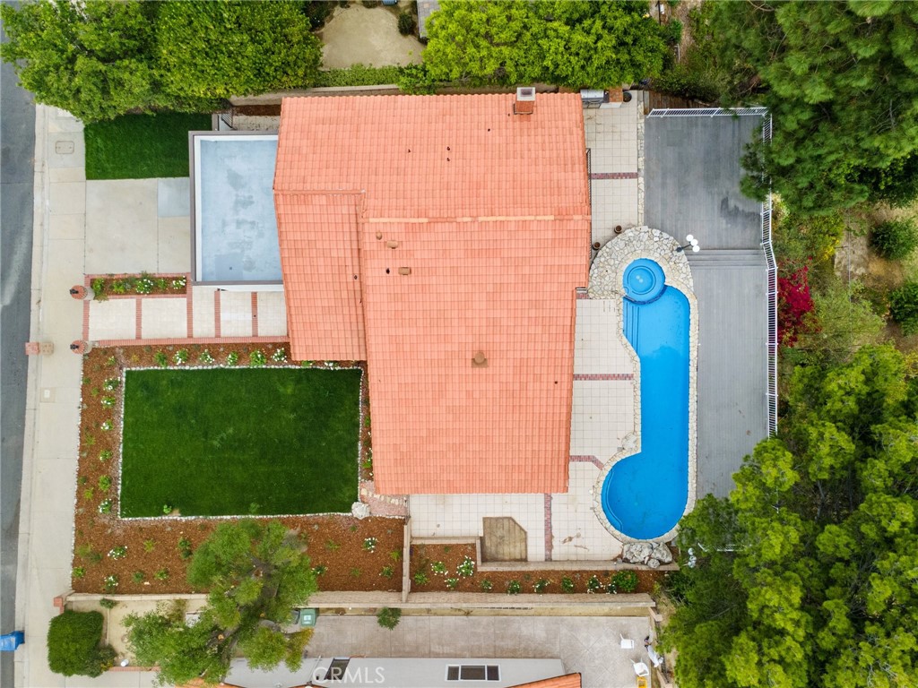 https://media.crmls.org/medias/25136bb0-fc7f-4c20-8a27-f06e99a9cc3d.jpg?preset=X-Large