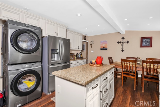 Detail Gallery Image 14 of 21 For 815 E Magnolia, Burbank,  CA 91501 - 4 Beds | 2 Baths