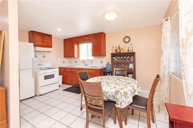 1203 E 33rd Street, Los Angeles CA: https://media.crmls.org/medias/2513dbd1-76a8-4d83-b4d4-4e89eb1612c4.jpg