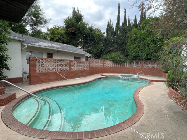 643 W Alegria Avenue, Sierra Madre CA: https://media.crmls.org/medias/2514c774-7d6a-4640-8da8-028032f24ba9.jpg