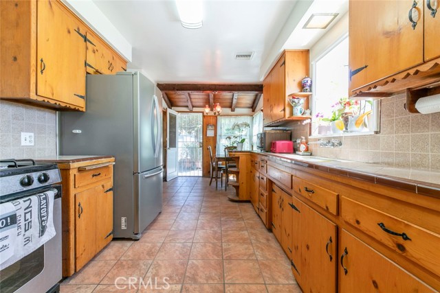 Detail Gallery Image 10 of 45 For 14719 Wyandotte St, Van Nuys,  CA 91405 - 2 Beds | 1/1 Baths