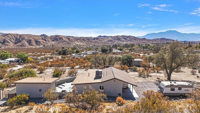 Detail Gallery Image 4 of 39 For 9141 Navajo Trl, Morongo Valley,  CA 92256 - 3 Beds | 2 Baths