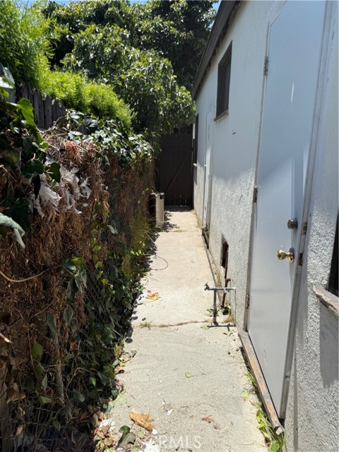 4611 W 152nd Street, Lawndale CA: https://media.crmls.org/medias/2515b32a-9afa-4d3d-95bd-9b1f52e91367.jpg