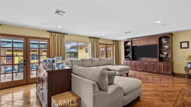 24604 Apple Street, Newhall CA: https://media.crmls.org/medias/2515c631-30c3-4079-8758-db83791d8026.jpg