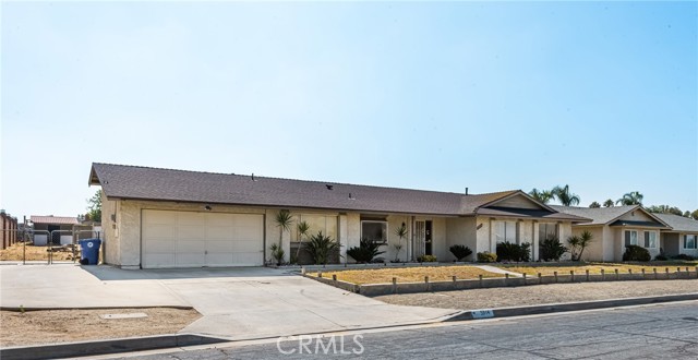 5914 Ocasa Drive, Jurupa Valley CA: https://media.crmls.org/medias/25166fe8-9b82-4d0d-bea2-7caa968da8dc.jpg