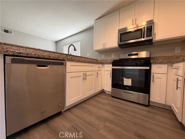 Detail Gallery Image 6 of 25 For 14610 Green River, Victorville,  CA 92394 - 3 Beds | 2/1 Baths