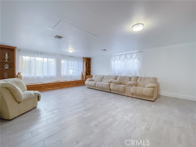 42722 20th W Street, Lancaster CA: https://media.crmls.org/medias/25187efd-215d-4f4a-93d1-e2d1e48ff388.jpg