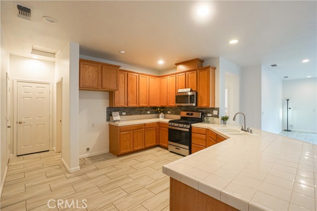 Detail Gallery Image 10 of 30 For 7411 Louise, Winton,  CA 95388 - 3 Beds | 2/1 Baths