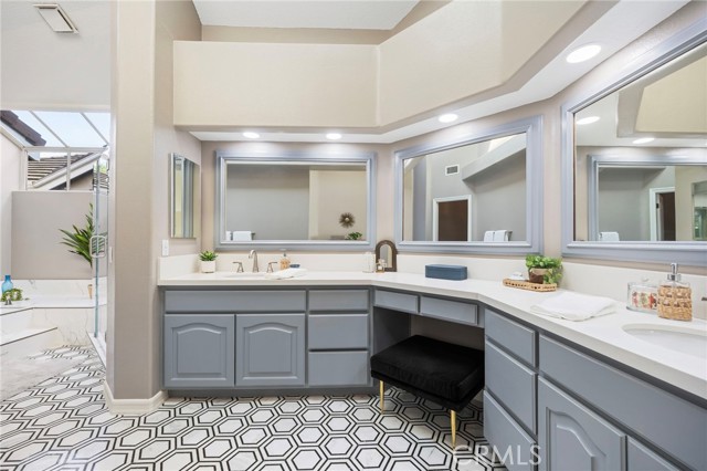 Detail Gallery Image 32 of 44 For 6230 Napoli Ct, Long Beach,  CA 90803 - 4 Beds | 4 Baths