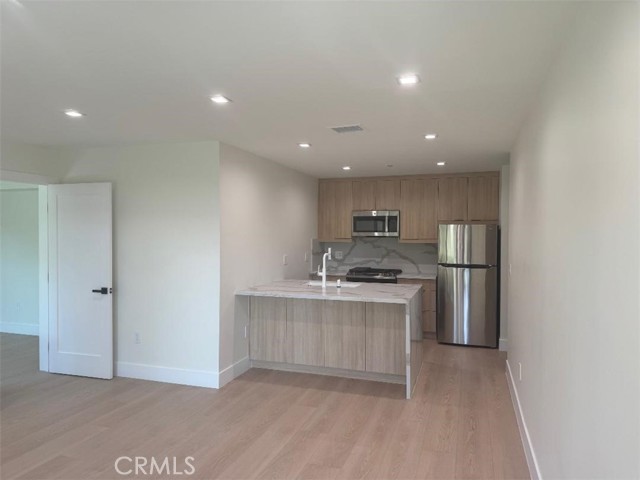 Detail Gallery Image 6 of 12 For 2844 Fairmount Ave, La Crescenta,  CA 91214 - 2 Beds | 2 Baths