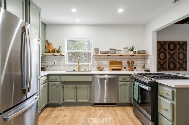 Detail Gallery Image 4 of 29 For 606 Merced Ave, Big Bear Lake,  CA 92315 - 2 Beds | 2 Baths