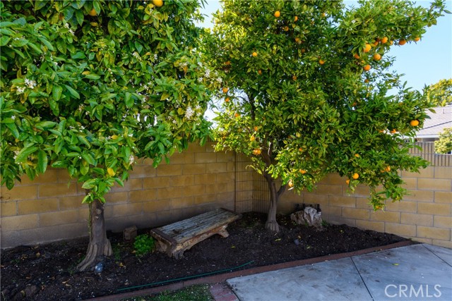 Detail Gallery Image 32 of 38 For 17041 Saint Andrews Ln, Huntington Beach,  CA 92649 - 4 Beds | 2/1 Baths