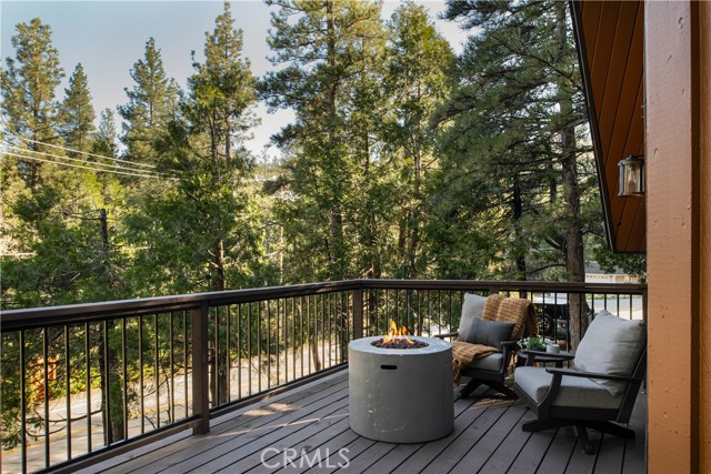 Detail Gallery Image 6 of 33 For 572 Brentwood Dr, Lake Arrowhead,  CA 92352 - 3 Beds | 3 Baths