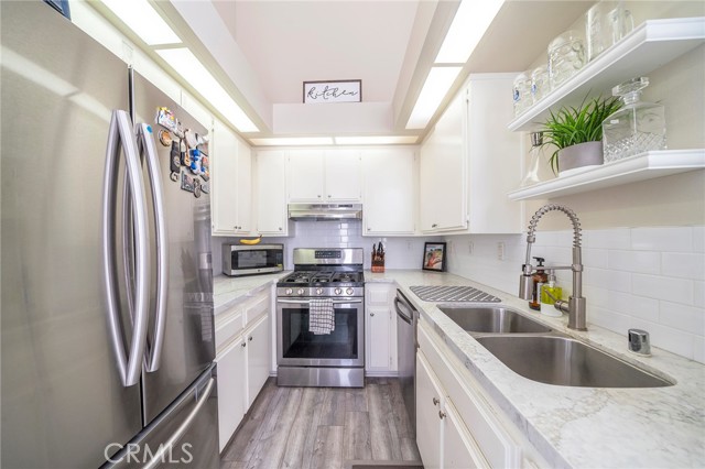 17202 Corbina Lane, Huntington Beach CA: https://media.crmls.org/medias/2519f19b-5a99-44d7-badd-bec80411fc18.jpg