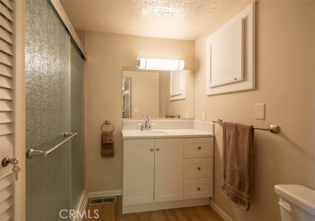 Detail Gallery Image 17 of 39 For 789 Iris Dr, Big Bear Lake,  CA 92315 - 3 Beds | 3 Baths