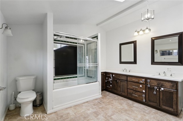 8040 Troost Avenue, North Hollywood CA: https://media.crmls.org/medias/251a7209-9417-41ab-9a27-7672f8d5db9f.jpg