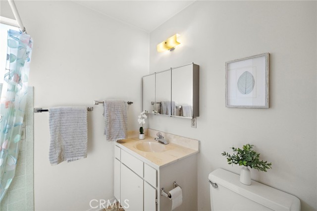 11551 Gladstone Circle, Fountain Valley CA: https://media.crmls.org/medias/251a7eeb-35ac-4b4c-a15b-9bbc10bdcc87.jpg