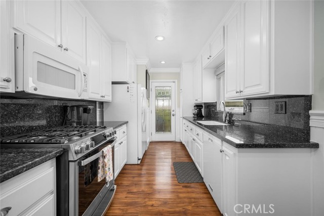 Detail Gallery Image 17 of 51 For 2813 Albury Ave, Long Beach,  CA 90815 - 3 Beds | 2 Baths