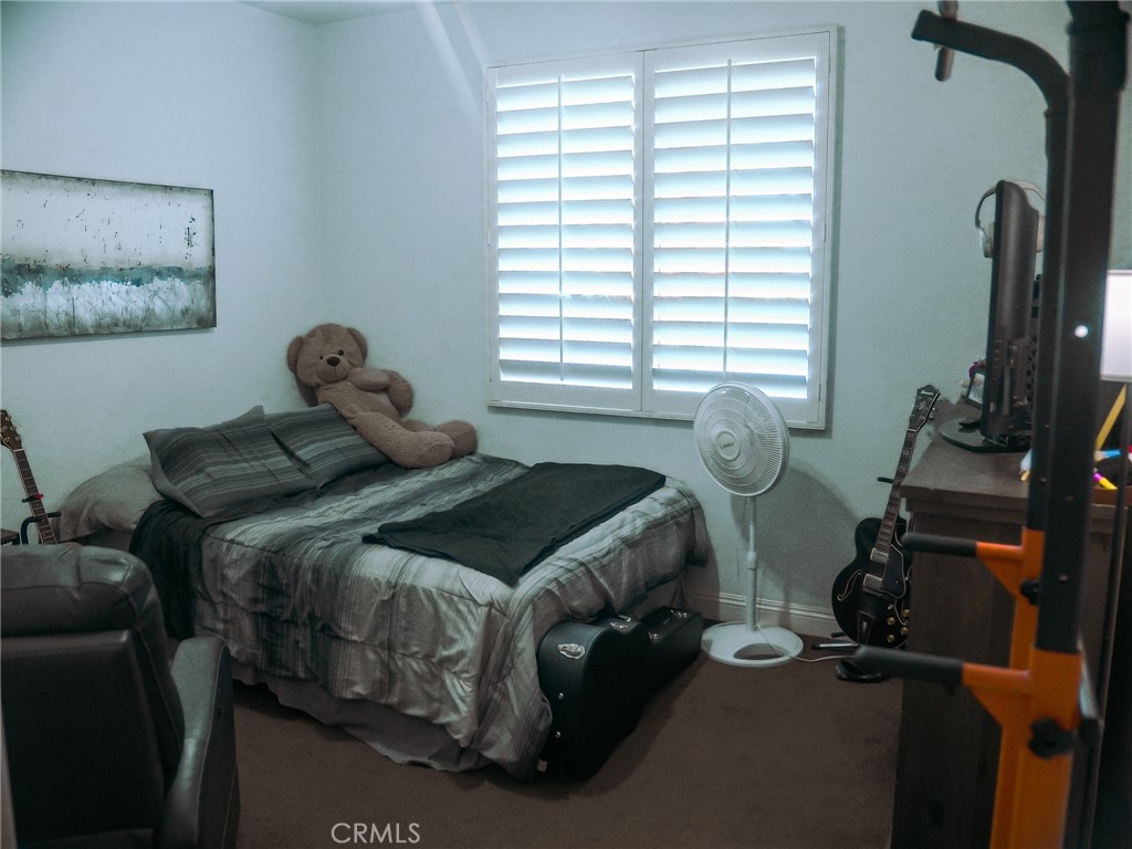 https://media.crmls.org/medias/251c98be-1037-419c-a3cb-8ef2d5886446.jpg?preset=X-Large