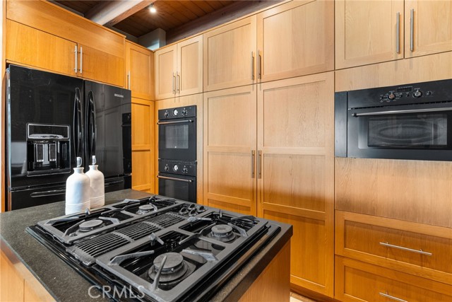 Detail Gallery Image 16 of 48 For 7008 W Oceanfront, Newport Beach,  CA 92663 - 5 Beds | 3/1 Baths