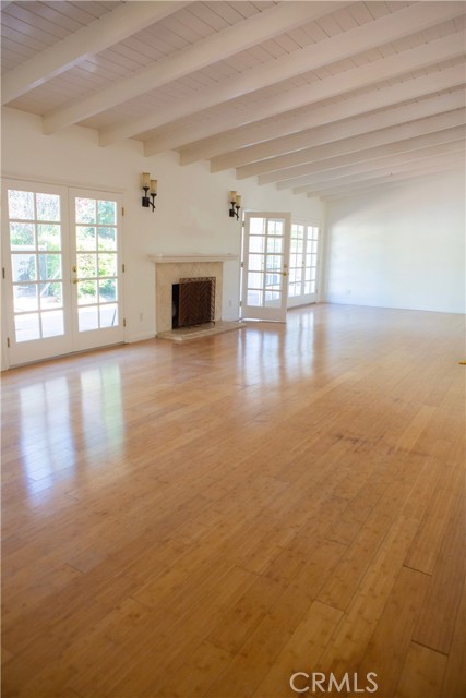 Detail Gallery Image 5 of 38 For 5200 Valley Circle Bld, Woodland Hills,  CA 91367 - 3 Beds | 3 Baths