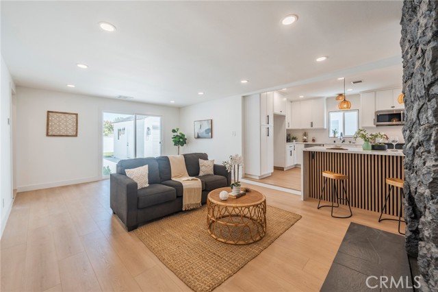 4224 Falcon Avenue, Long Beach CA: https://media.crmls.org/medias/251e9a5f-ee81-4c99-bc9c-578c07568c2f.jpg