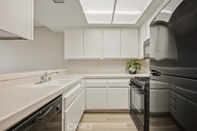 Detail Gallery Image 15 of 43 For 1031 S Palmetto #Q2,  Ontario,  CA 91762 - 2 Beds | 2/1 Baths