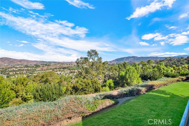 Detail Gallery Image 14 of 52 For 7879 E Viewrim Dr, Anaheim Hills,  CA 92808 - 3 Beds | 2/1 Baths