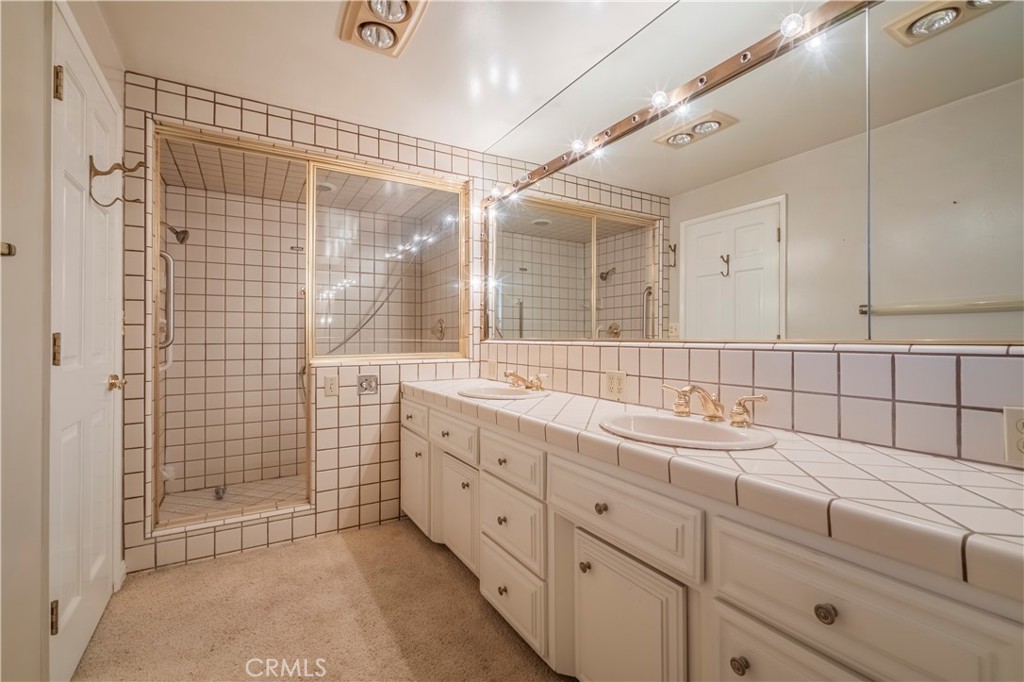https://media.crmls.org/medias/251fb7f2-d87a-48b3-b248-828cf58aed61.jpg?preset=X-Large