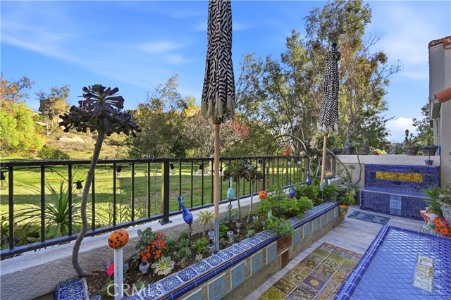 Detail Gallery Image 10 of 55 For 22350 Heritage Pass, Chatsworth,  CA 91311 - 2 Beds | 2/1 Baths