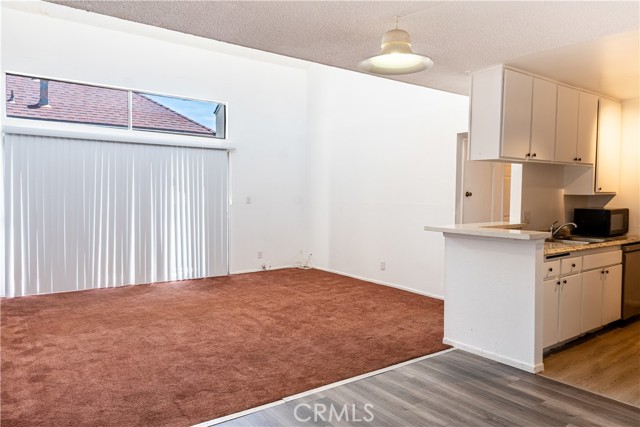 5700 Etiwanda Avenue, Tarzana CA: https://media.crmls.org/medias/25205d5f-d291-4677-b7ba-868fbb64fc87.jpg