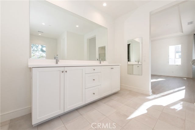 Detail Gallery Image 14 of 26 For 121 Toretta, Irvine,  CA 92602 - 4 Beds | 3 Baths